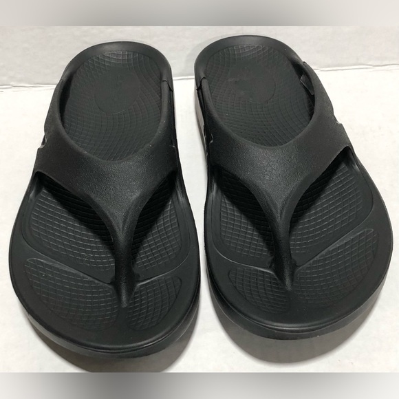 OOFOS Black Comfort Sandals - Picture 5 of 10